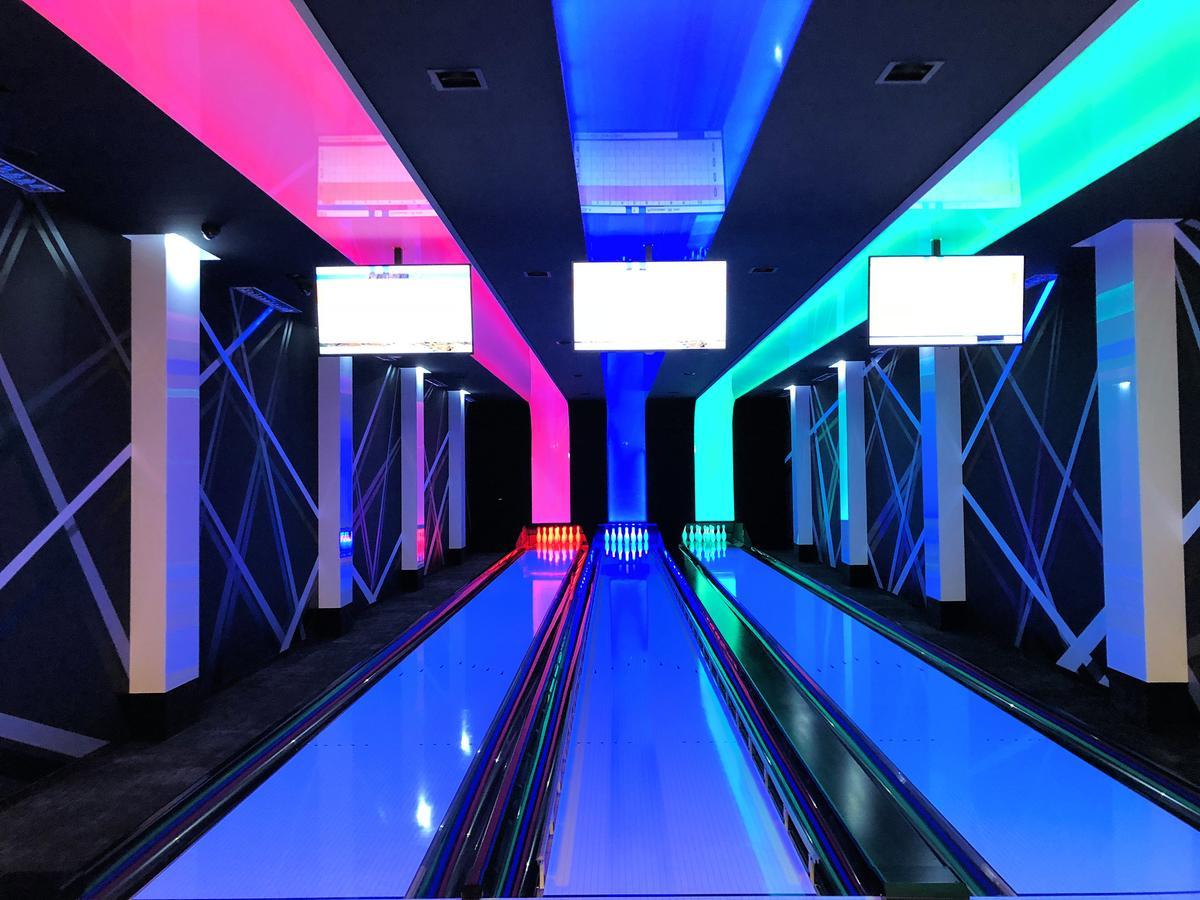 Ośrodek wypoczynkowy Grand Stasinda Bal Sylwestrowy Animacje Impreza Integracyjna Dwa Posilki Bogaty Bufet Baseny Kregielnia Grota Sauny Squash Silownia Place Zabaw Widoki 1000mnpm