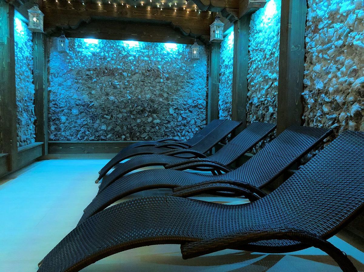 Grand Stasinda Bal Sylwestrowy Animacje Impreza Integracyjna Dwa Posilki Bogaty Bufet Baseny Kregielnia Grota Sauny Squash Silownia Place Zabaw Widoki 1000mnpm Resort 3*